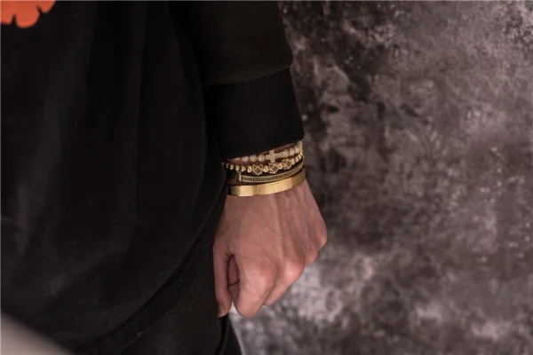 H25976c4eb49c4a55889f88955b470739T.webp Ensemble de 4 Bracelets en Acier avec Inscriptions Bibliques pour Hommes