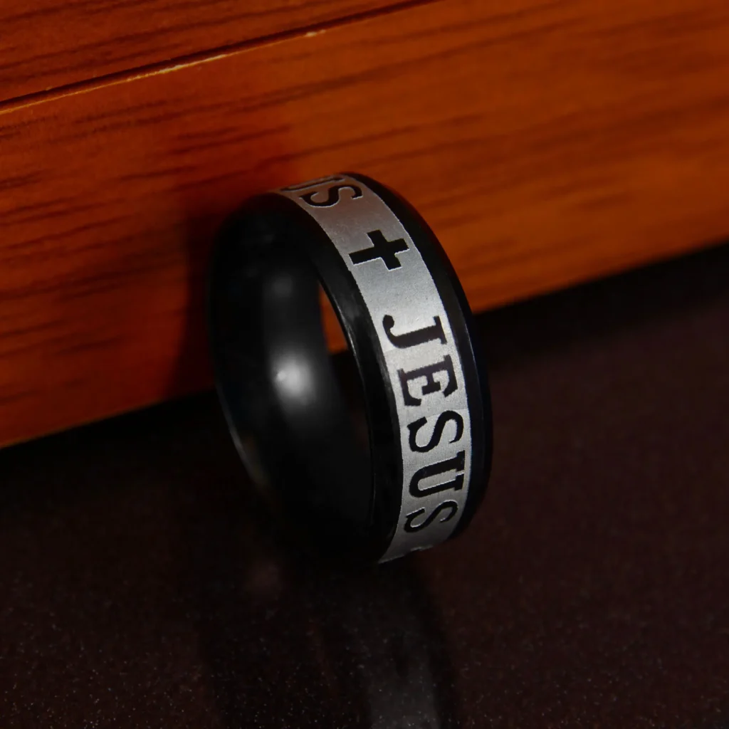 Bague en Acier Inoxydable de 8mm avec Inscription JESUS