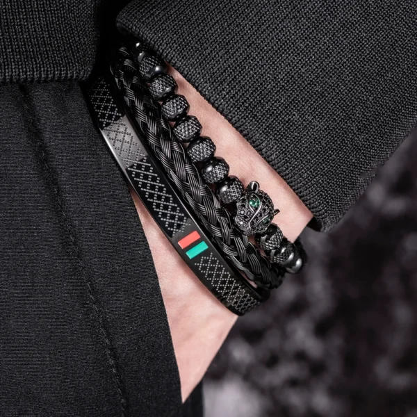 S36f35f490401469e8cb0ca3a1a0cb9f9H-1.webp Bracelet Fait Main avec Tressage et Tête de Léopard Pavée de CZ, en Émail Vert et Rouge